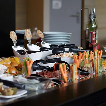 Hotel Campanile Centre - Saint Jacques 3*